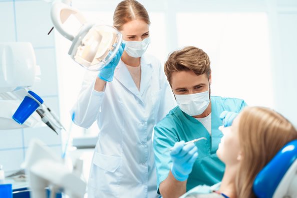 Endodoncia Avanzada y Microscopía Clínica