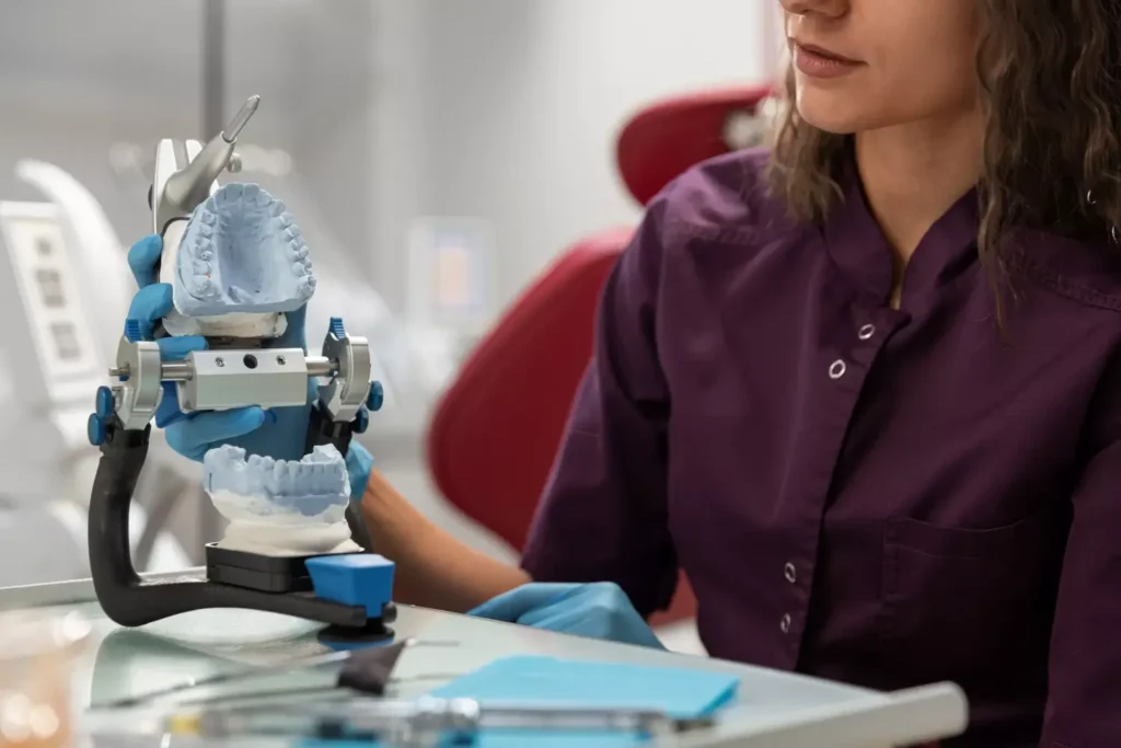 Maestría en Endodoncia Avanzada y Microscopía Clínica 1