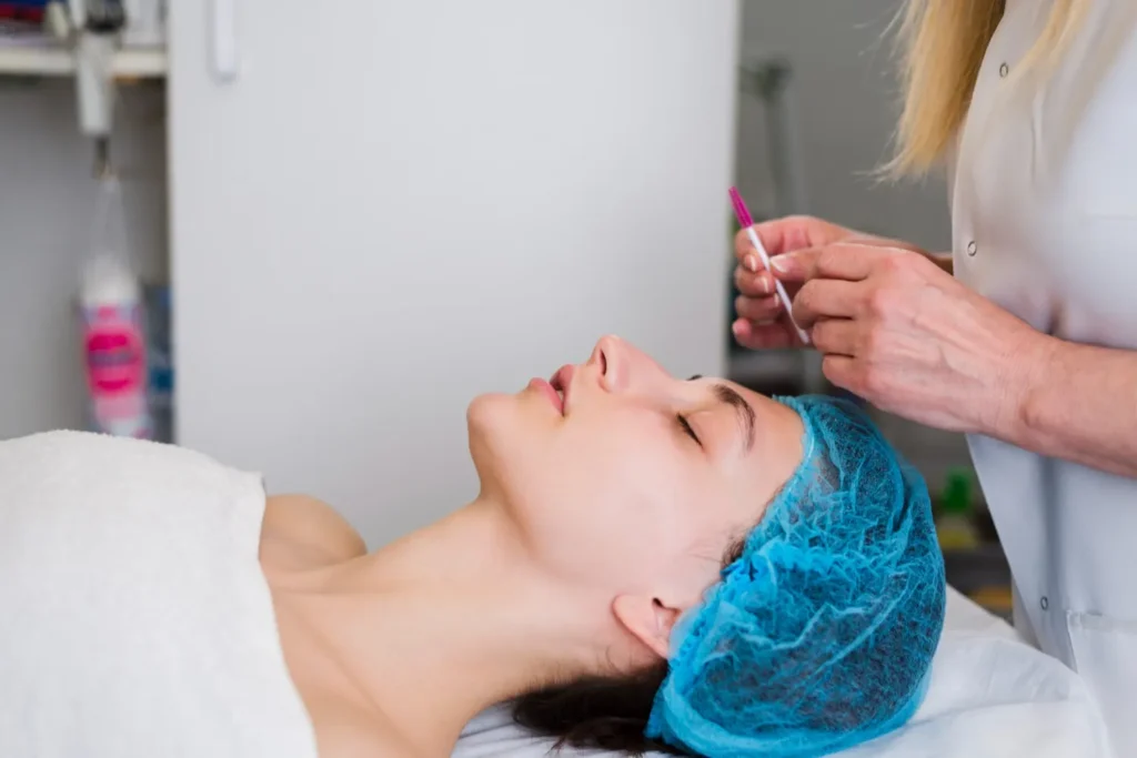 Maestría en Enfermería en Peelings Microneedling y Procedimientos Dermoestéticos 2